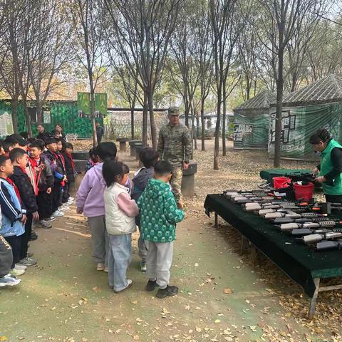 小张各庄中心小学低年级“走进身边的农民劳模梁晓东”主题教育实践活动