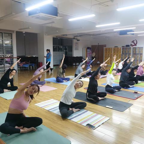【活动分享】新田社区女工瑜伽公益班受欢迎