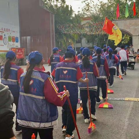 “弘扬雷锋精神，让青春在奉献中绽放”——东方市民族中学发扬雷锋精神志愿活动