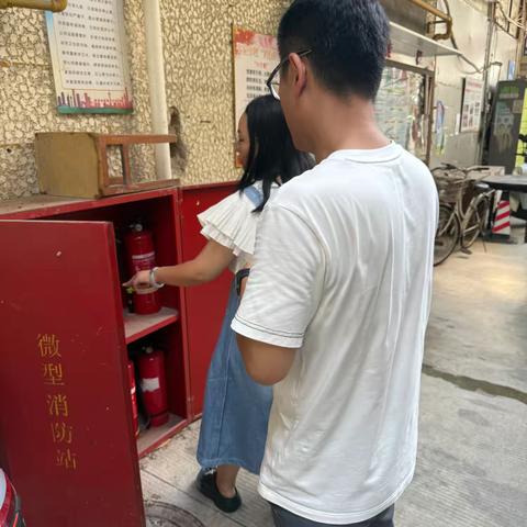 【党建引领.红色服务】雁塔社区开展老旧小区以及周边沿街店铺消防安全检查工作