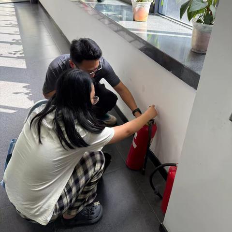 【党建引领.红色服务】雁塔社区开展节前安全生产检查