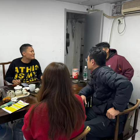 【党建引领.红色服务】雁塔社区联合城管部门开展沿街店面联合宣传整治行动