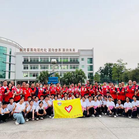 🍂🔥秋阳炽热不及我心💖 2025年10月11日第6周放学~感谢715班家长志愿者以及志愿者骨干们，为孩子们保驾护航🌷🌷🌷