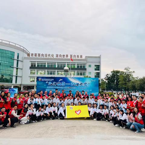 🍂秋凉情暖，感恩守护💖 2025年10月24日第8周放学~感谢713班家长志愿者以及志愿者骨干们，为孩子们保驾护航🌷🌷🌷