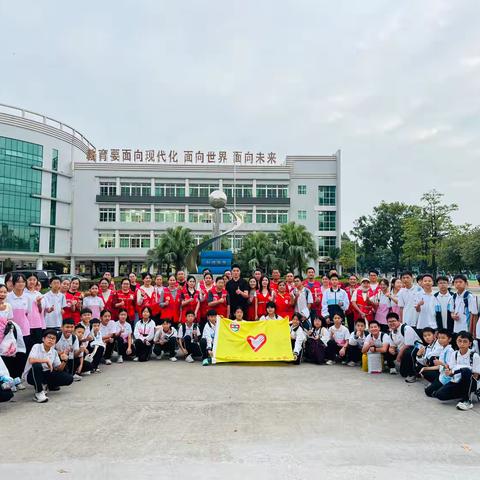 💖爱心护学岗，温情暖校园 2025年10月31日第9周放学~感谢712班家长志愿者以及志愿者骨干们，为孩子们保驾护航🌷🌷🌷