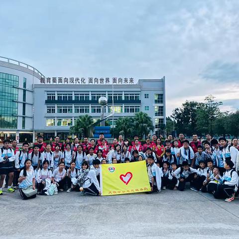 爱心护学岗，温情暖校园 2025年11月11日第11周放学~感谢710班家长志愿者以及志愿者骨干们，为孩子们保驾护航🌷🌷🌷