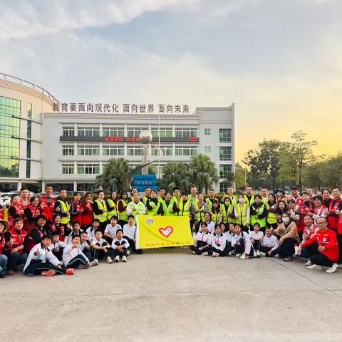 🌷情暖初冬，感恩护学💖 2025年11月28日第13周放学~感谢708班家长志愿者以及志愿者骨干们，为孩子们保驾护航🌷🌷🌷