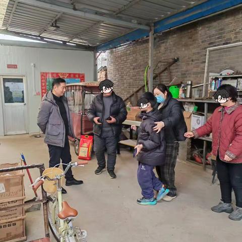 节日送温暖 慰问暖童心