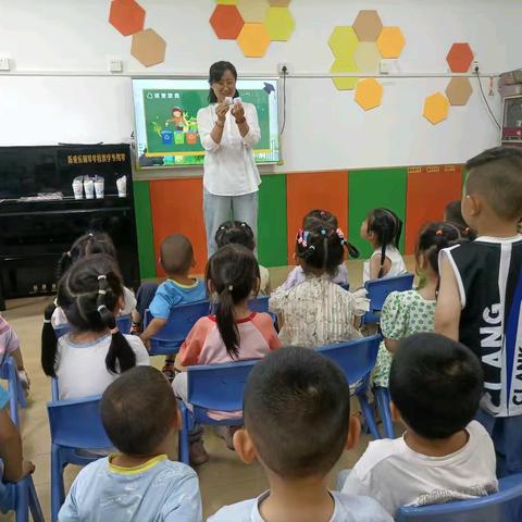 【泰建园.动态】垃圾分类，从娃娃做起——中二班家长助教活动