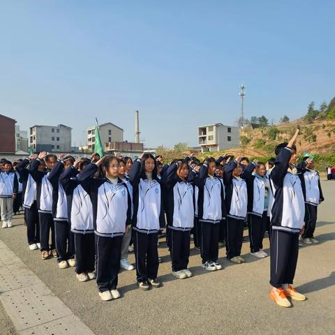 青春当怀凌云志——记芦林学校初中部期中考试“学习标兵”和“优胜班级”表彰仪式