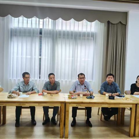 平和一中举办2025年退休教师座谈会：致敬耕耘者，温情话别离