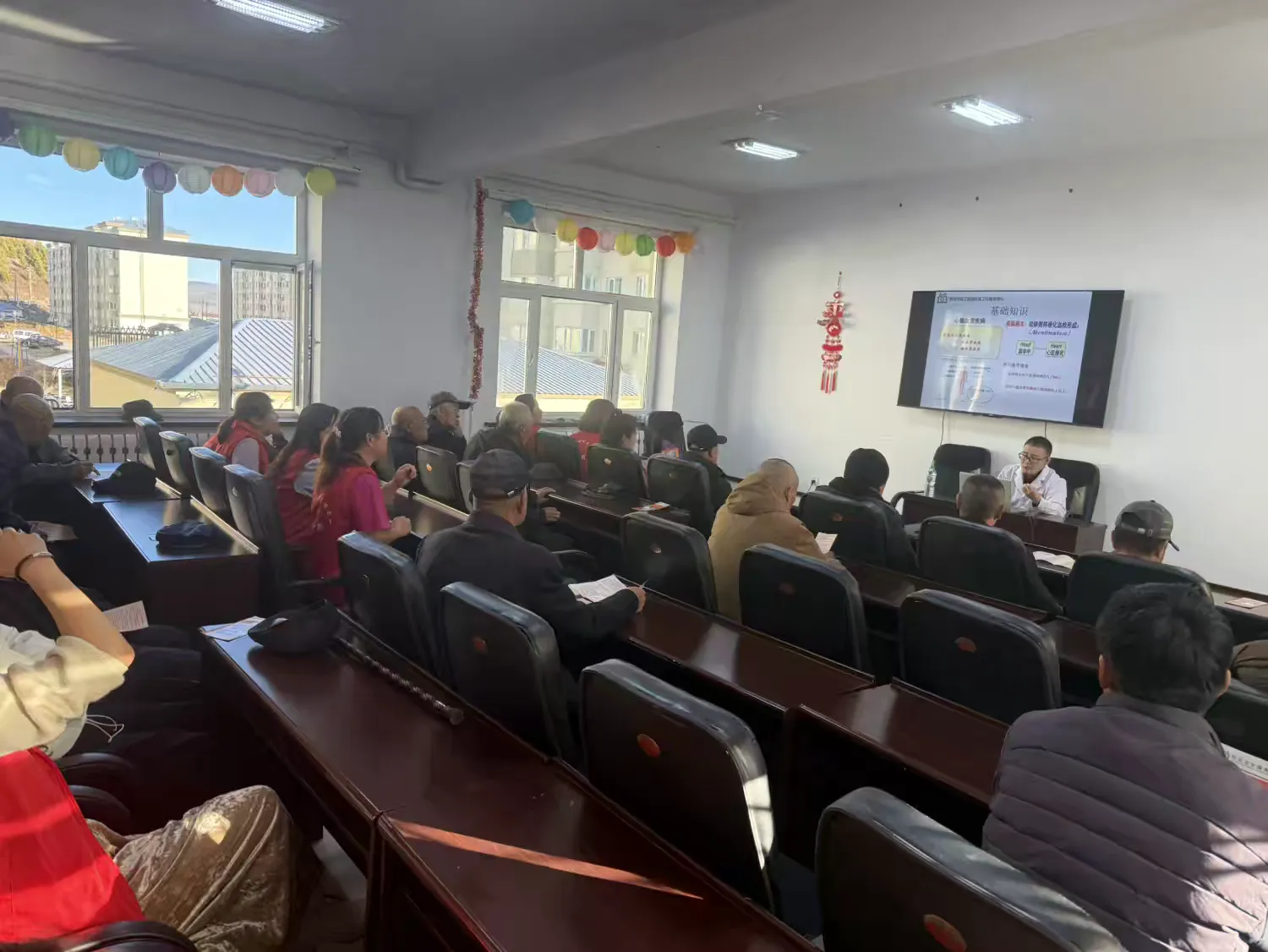 简篇-沿山社区新时代文明实践站开展“邻里共健康，义诊暖人心”活动