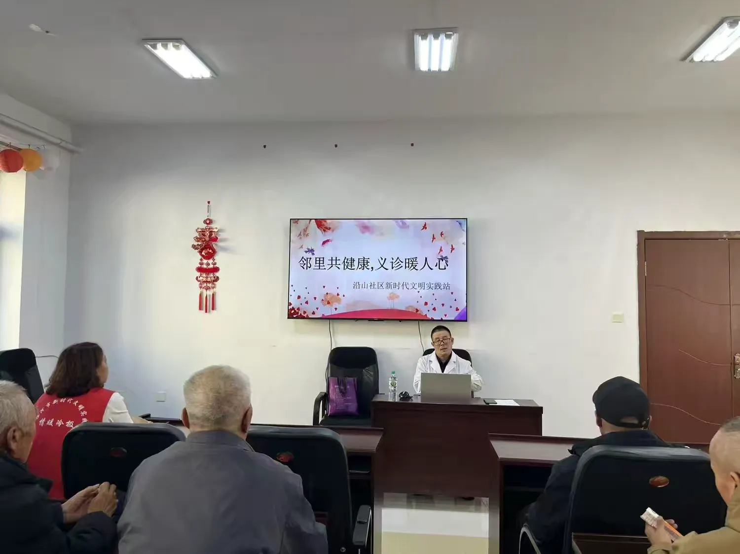 简篇-沿山社区新时代文明实践站开展“邻里共健康，义诊暖人心”活动