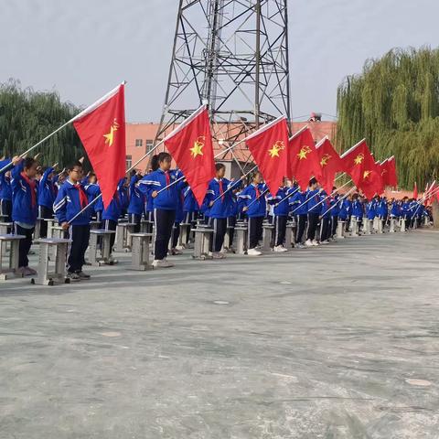 广饶县大码头镇西刘桥小学“学习二十大 争做好队员”主题队日暨新队员入队仪式