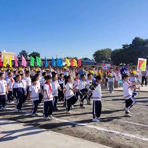 快乐运动   师生同行一一郑家庄小学秋季运动会