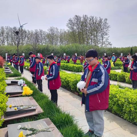 清明祭英烈——潘店镇断堤民生小学清明节扫墓