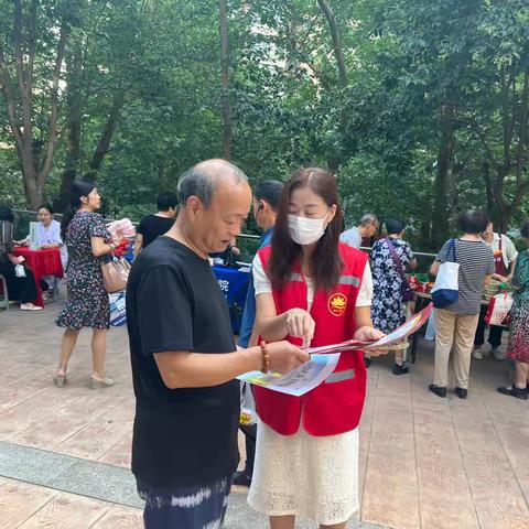 《消防安全进社区，共筑平安“防火墙”》——大庆路社区网格员开展消防安全宣传活动