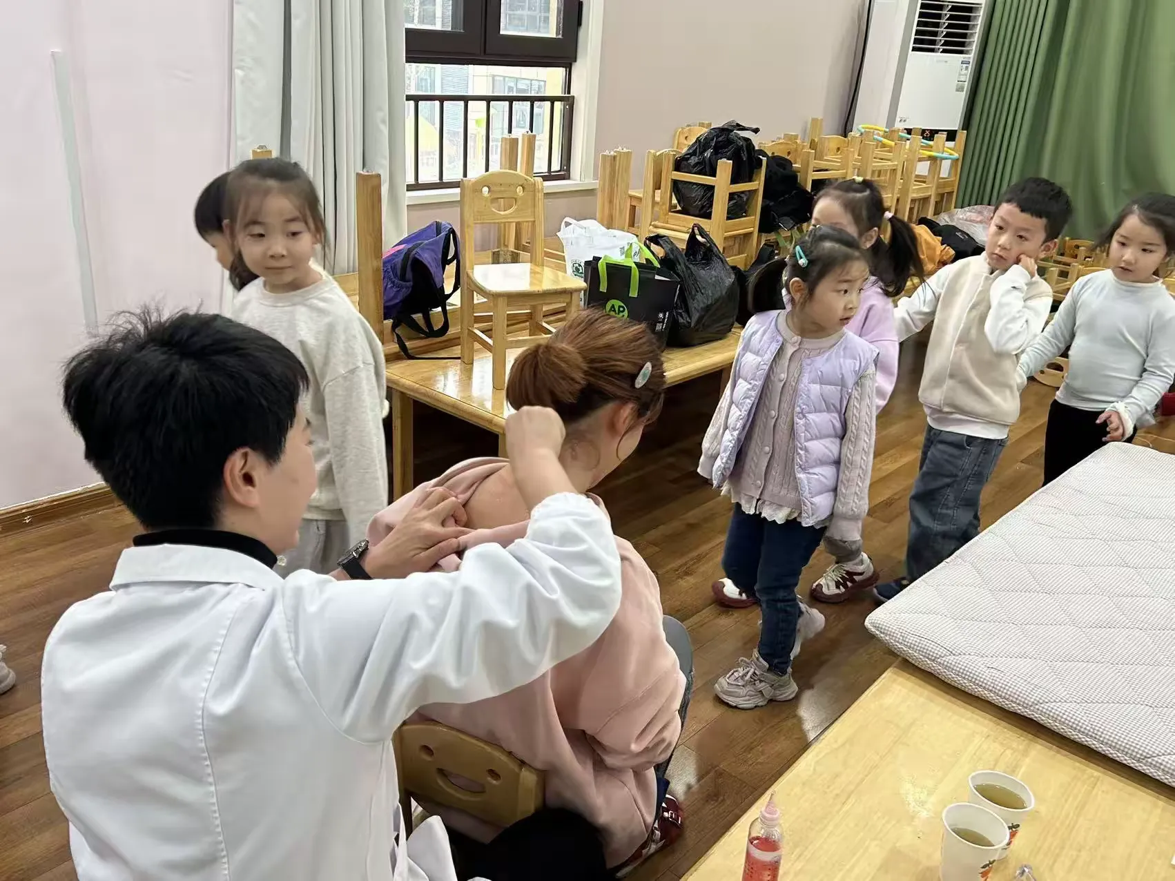 简篇-中医初启蒙,国粹润童心 ——阜阳市政府幼儿园高速分园开展“中医进校园”活动