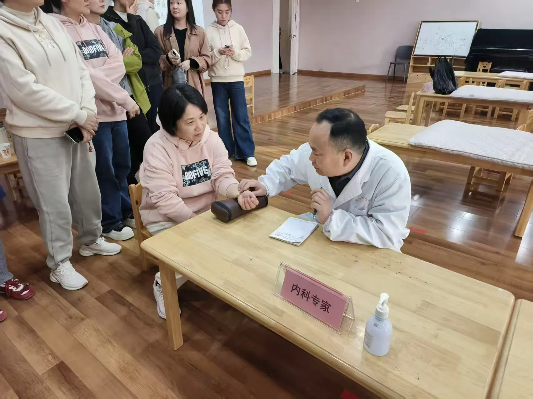 简篇-中医初启蒙,国粹润童心 ——阜阳市政府幼儿园高速分园开展“中医进校园”活动