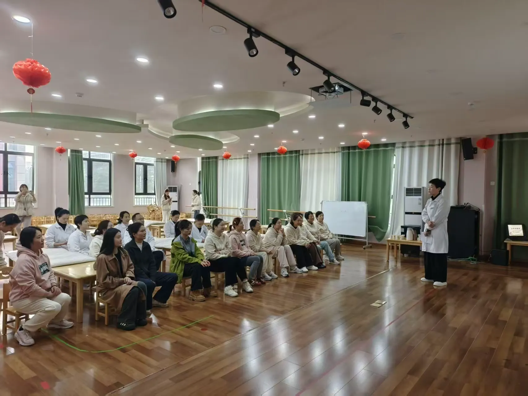 简篇-中医初启蒙,国粹润童心 ——阜阳市政府幼儿园高速分园开展“中医进校园”活动