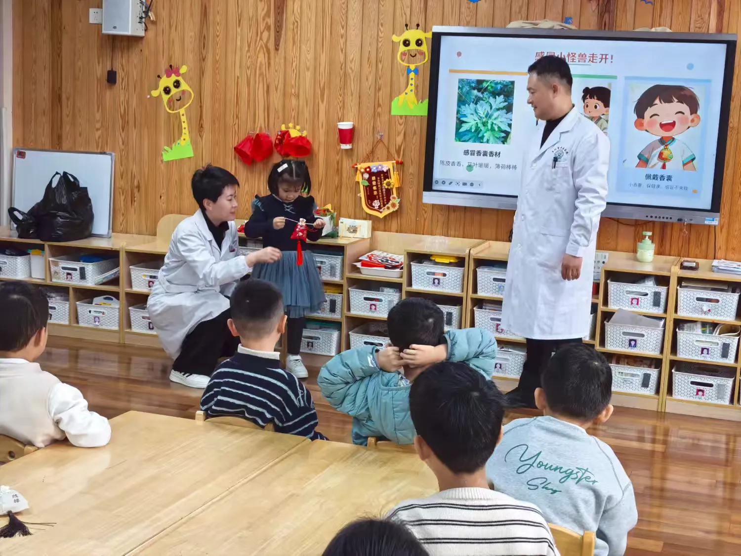 简篇-中医初启蒙,国粹润童心 ——阜阳市政府幼儿园高速分园开展“中医进校园”活动