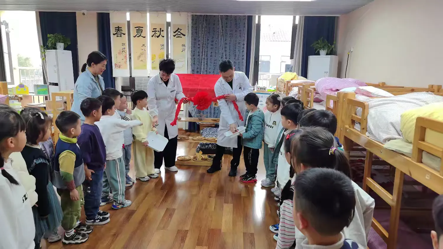 简篇-中医初启蒙,国粹润童心 ——阜阳市政府幼儿园高速分园开展“中医进校园”活动