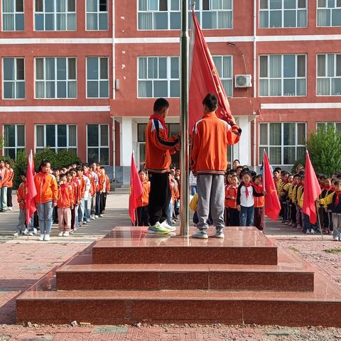 尖山小学少先队“承五四精神，启时代新篇”主题升旗仪式