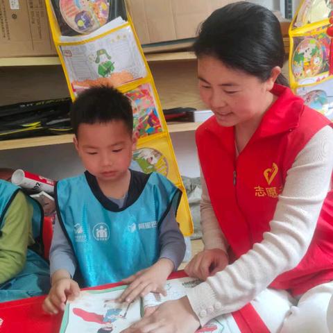 横山镇柴九洋村童伴之家开展读书日