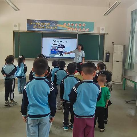 【中幼·安全】“爱路护路”伴我行 安全种子种心间——孟塬镇中心幼儿园开展“5.26我爱路”主题活动