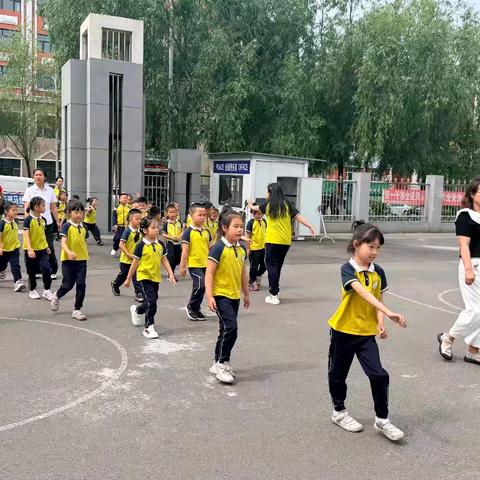 幼见小学，逐光成长——鸡东县南华幼儿园大班“走进小学”活动