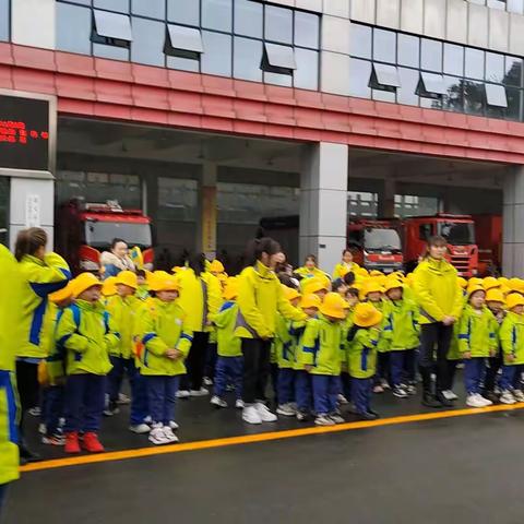 消防为人民，安全伴童行 ——海贝幼儿园走进消防队半日社会实践活动