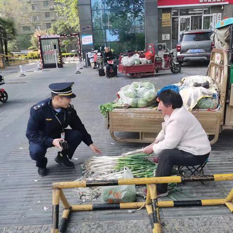 柔性执法显温情 共治共管护市容