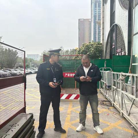 严查建筑垃圾混投乱象 共筑城市环境安全防线