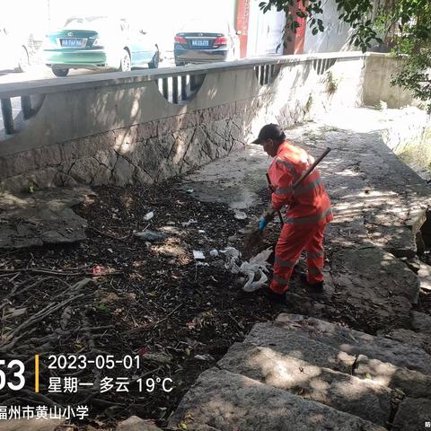 五一假期“不打烊”，福龙马将保洁进行到底