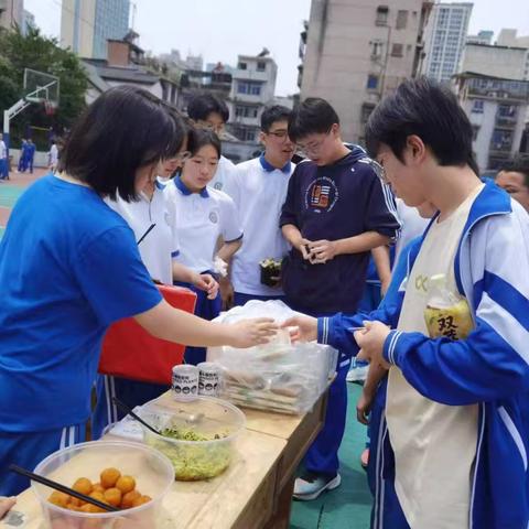 田中417初二学年爱心义卖活动