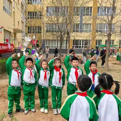 植此青绿育桃李 家校共树寄深情 ——承德市双滦区第五小学种植“毕业林”“入学林”