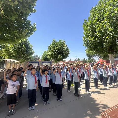 红心向党  培根铸魂｜大西韩小学少先队入队仪式