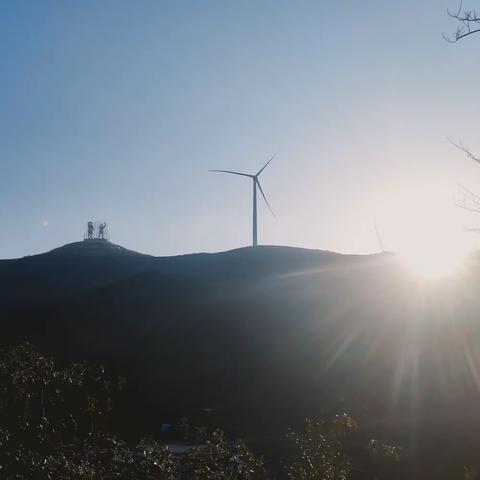 以书为友，以书为鉴，让一缕书香伴你我成长。利村中心小学一（一）班刘语涵