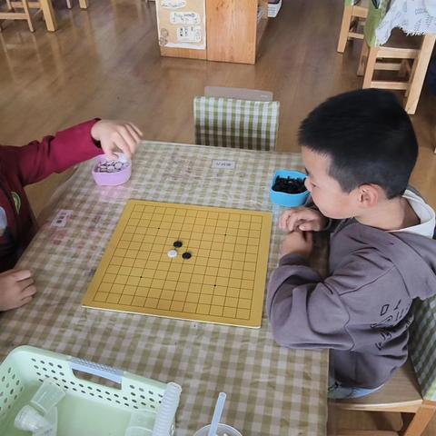 益智区《五子棋》