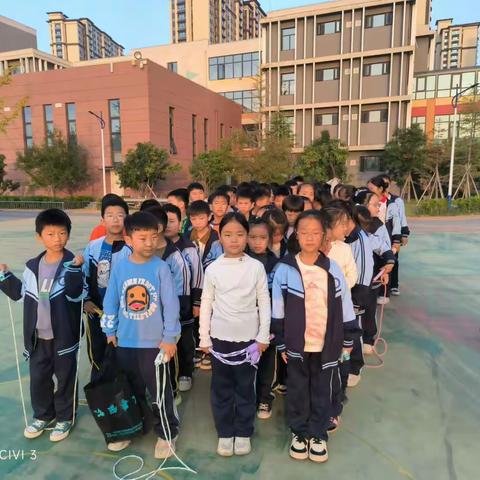 活力飞扬，绳彩无限 ——东明县第二实验小学三年级8班跳绳比赛