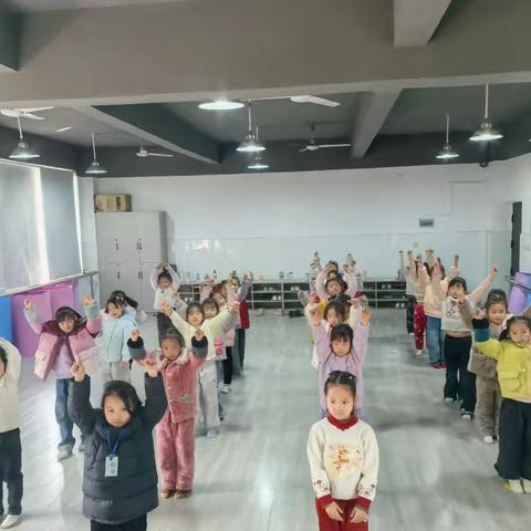 啦啦操兴趣班本学期学习小结