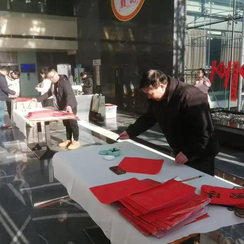 【苏电心桥】国网盐城公司邀请离退休老同志开展“迎新春 写春联 送祝福”活动