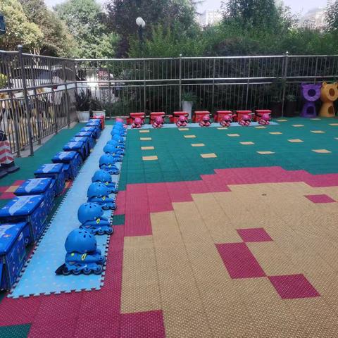 安彩嘉园幼儿园小一班轮滑小健将，即刻出发💪💪 💪