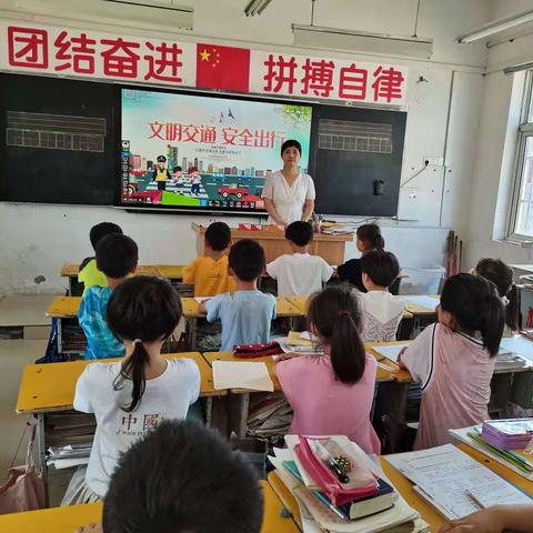 大傅寨小学开展交通安全教育活动