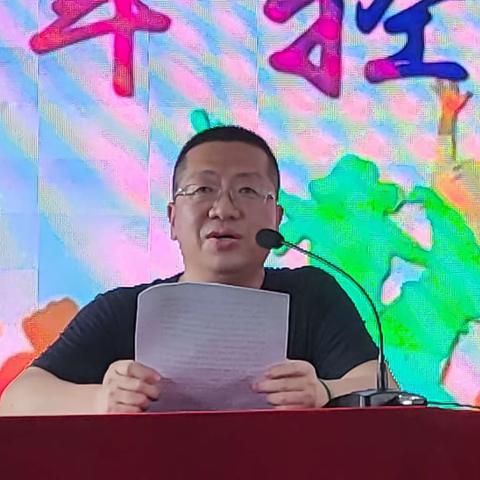 年轻就要拼搏--八年级学生学习动员大会