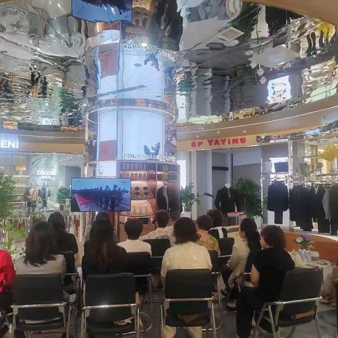 宝鸡市女企联观看纪念中国人民抗日战争暨世界反法西斯战争胜利80周年大会盛况