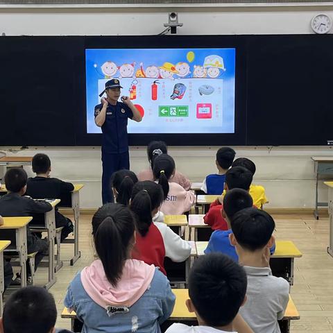 向火灾说say no——三元区崇和实验小学四年（3）班“一路同行”家长讲堂