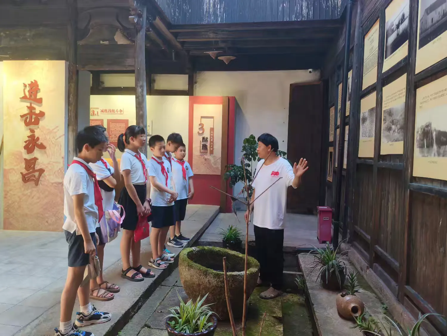 简篇-沿着习爷爷的足迹,重温红色革命记忆——建德市洋安小学503班雏鹰中队第5小队暑期实践活动