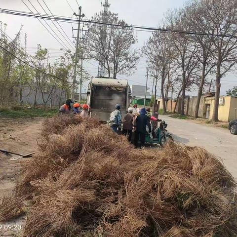 彰北街道西漳涧村打扫环境卫生简报