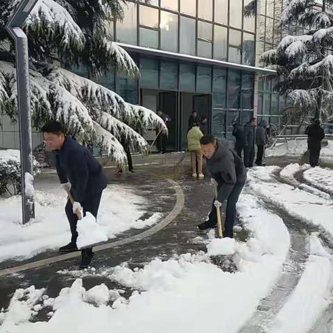 冬雪是景，除雪是情！蕴含是爱，凝聚是心，展示是力，感恩是党！——许家沟乡清扫积雪纪实